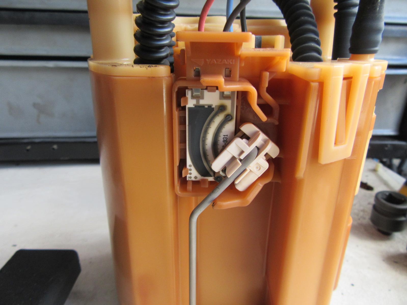 TOYOTA PRADO FUEL PUMP 120 SERIES 4WD 02/0310/09 03 04 05 06 07 08 09