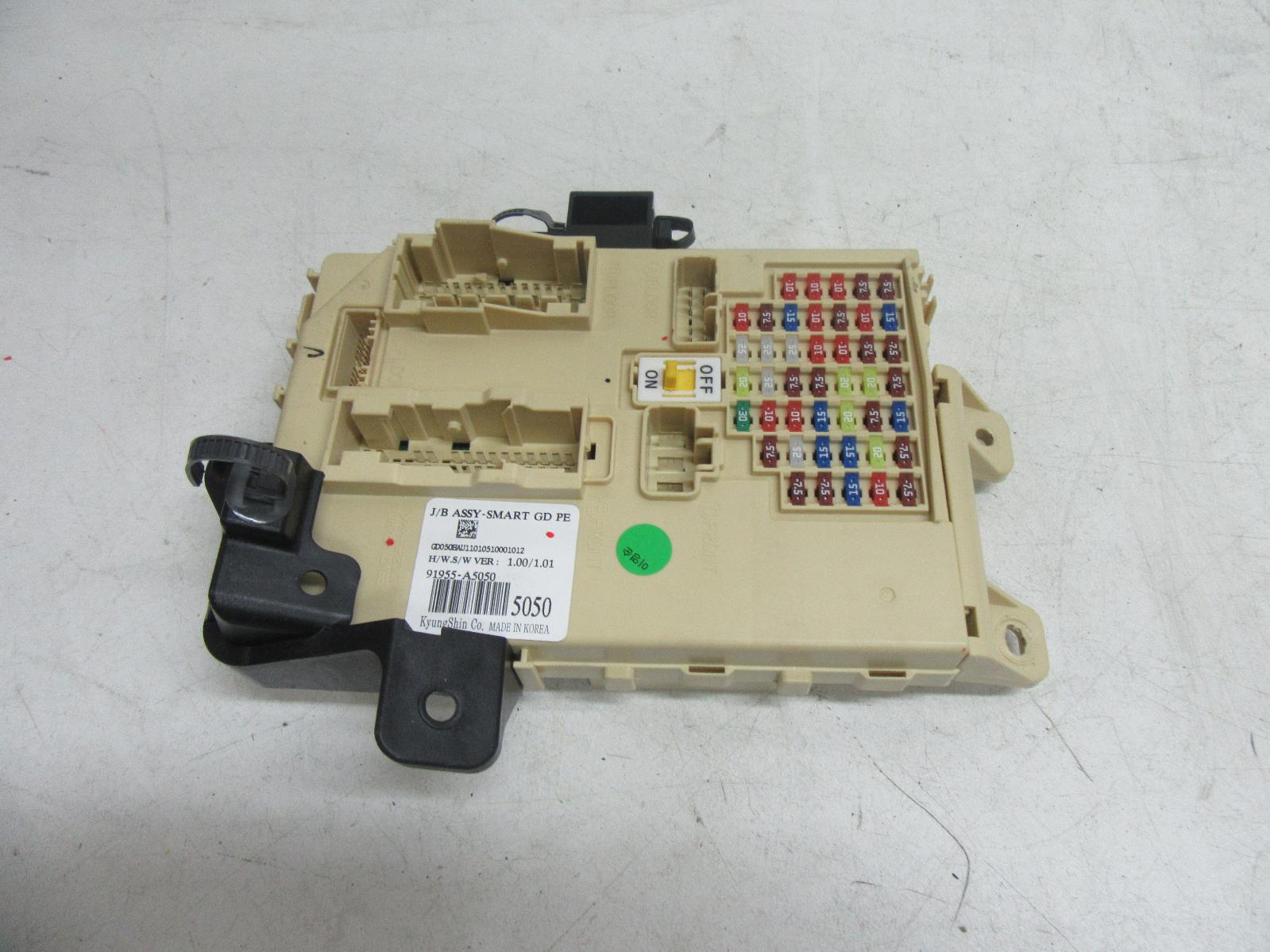HYUNDAI I30 FUSE BOX UNDER DASH, GD, 05/12 12 13 14 15 16